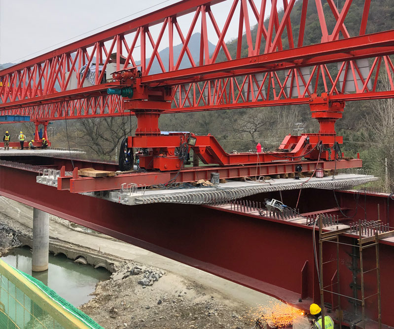 La máquina elevadora de vigas de 1000 toneladas completó con éxito la operación de elevación